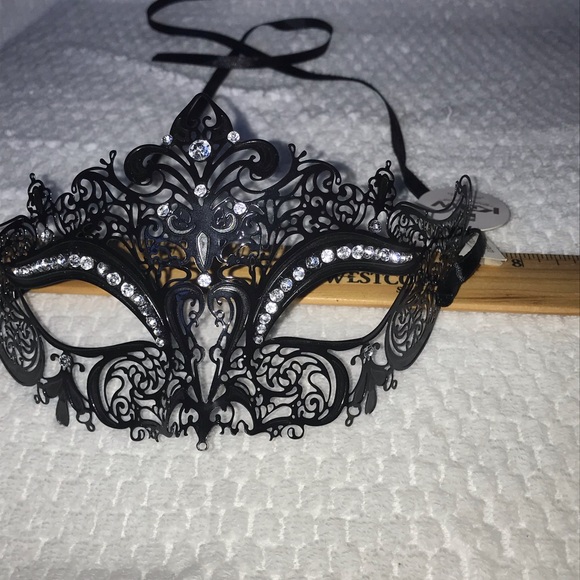 Mask - Picture 9 of 11